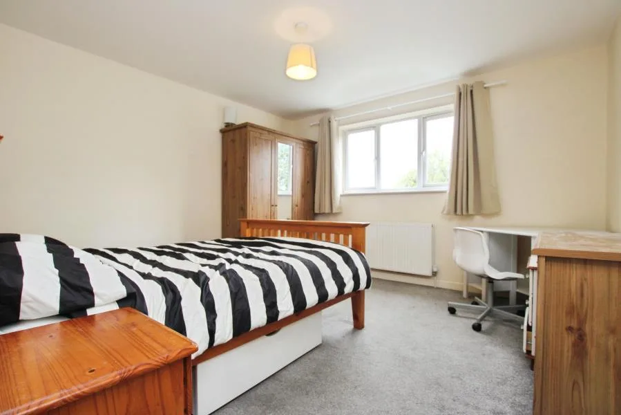 5 bedroom end of terrace house for rent