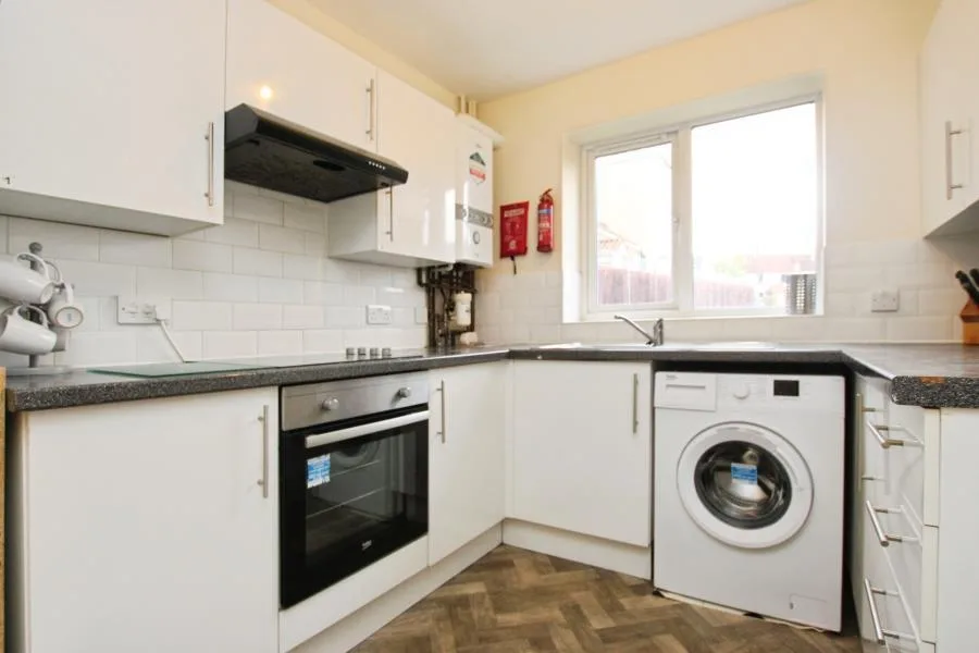 5 bedroom end of terrace house for rent