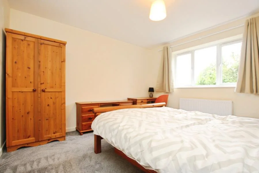5 bedroom end of terrace house for rent
