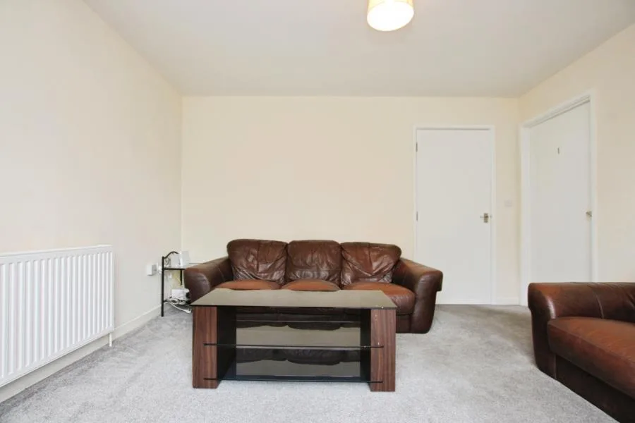 5 bedroom end of terrace house for rent