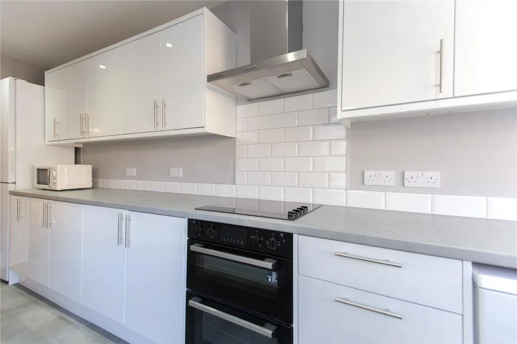 5 bedroom terraced house for rent