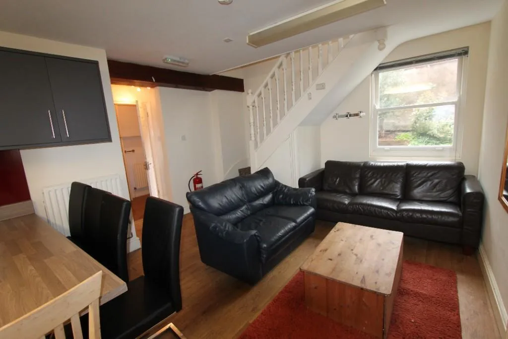 6 bedroom apartment for rent