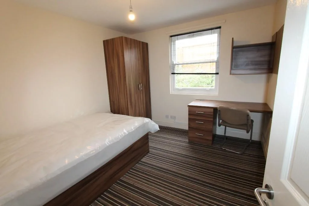6 bedroom apartment for rent