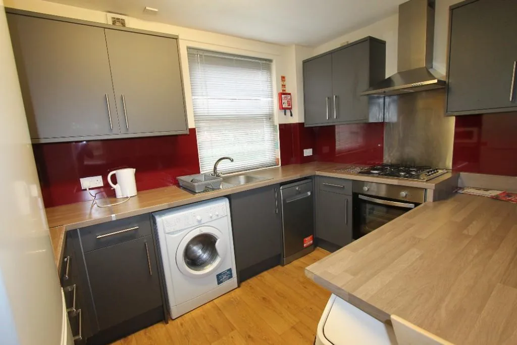 6 bedroom apartment for rent