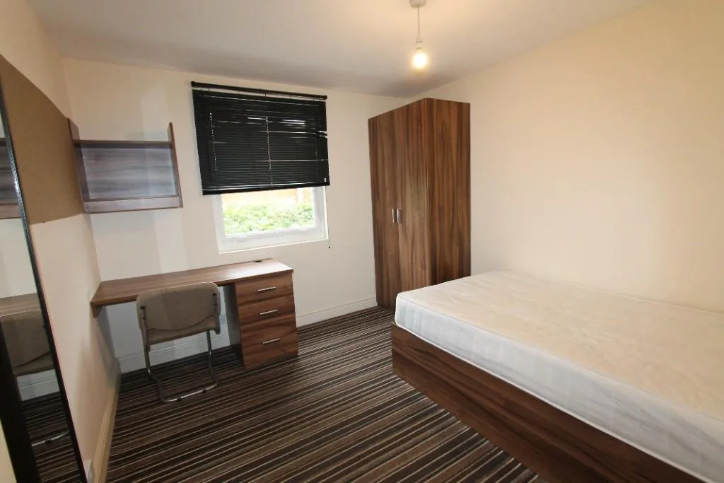6 bedroom apartment for rent
