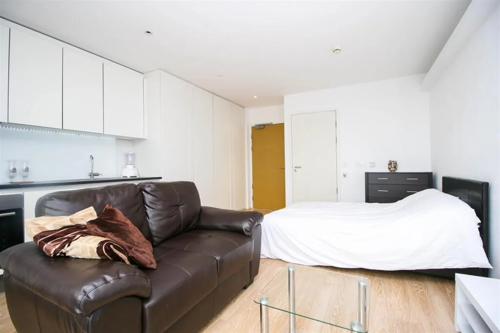 Studio flat for rent
