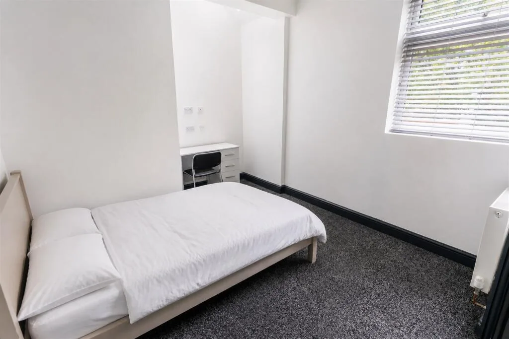 8 bedroom house for rent