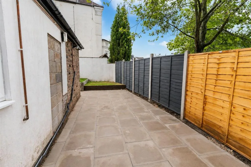 8 bedroom house for rent