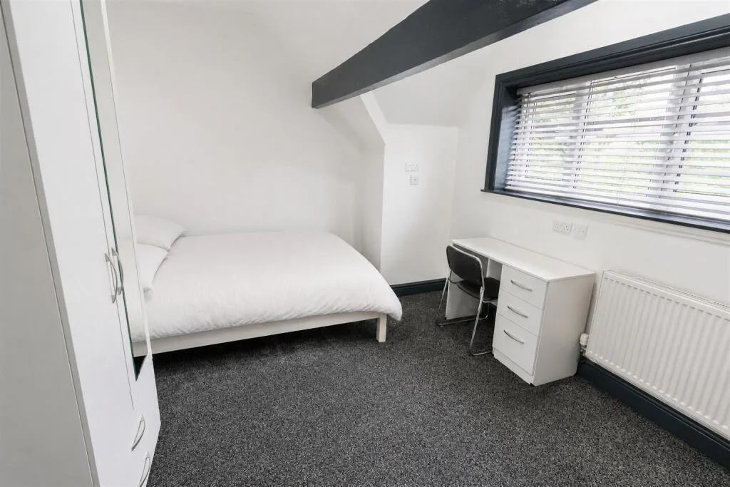 8 bedroom house for rent