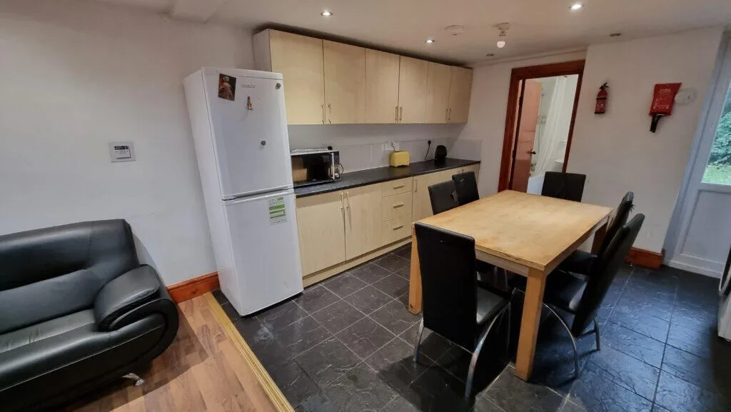 6 bedroom terraced house for rent