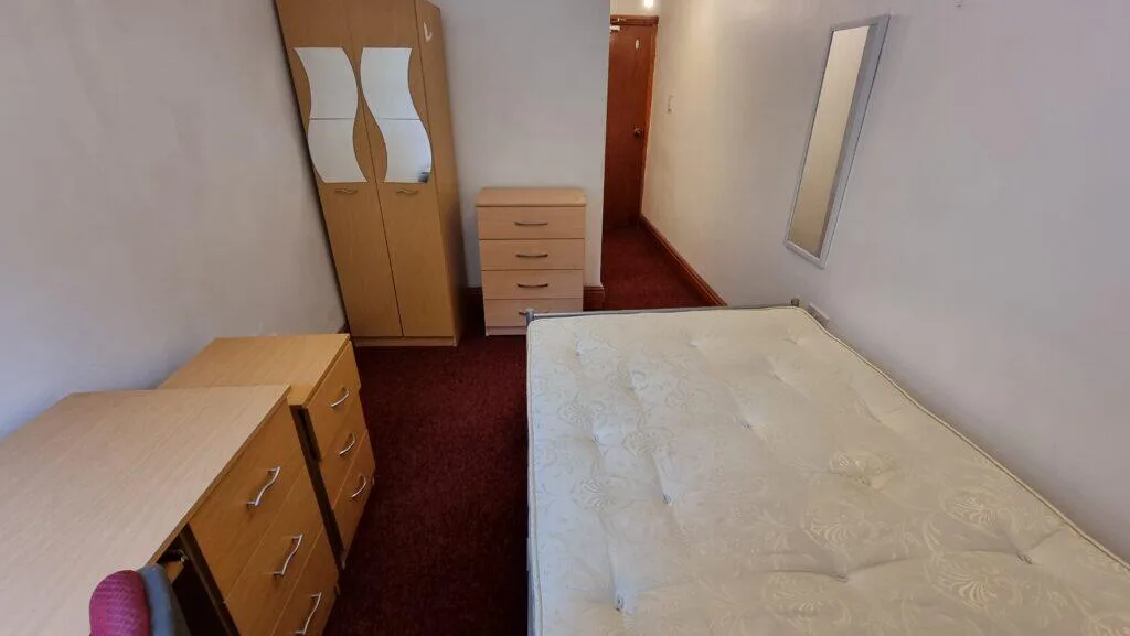 6 bedroom terraced house for rent