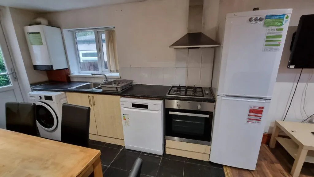 6 bedroom terraced house for rent