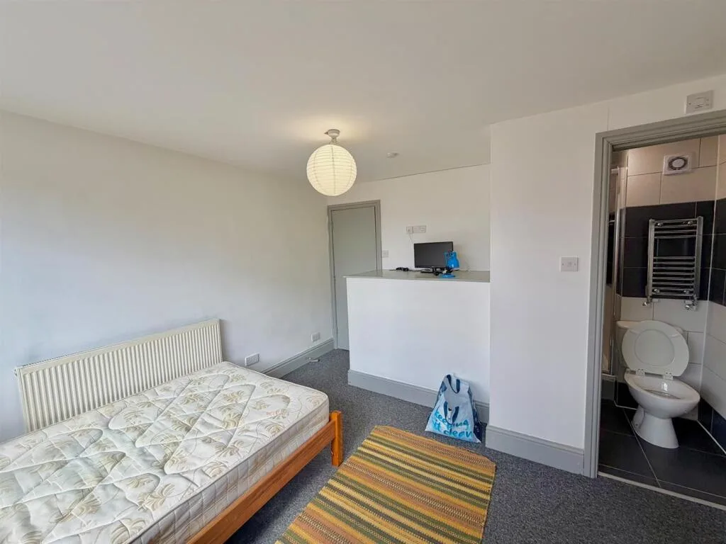 6 bedroom terraced house for rent