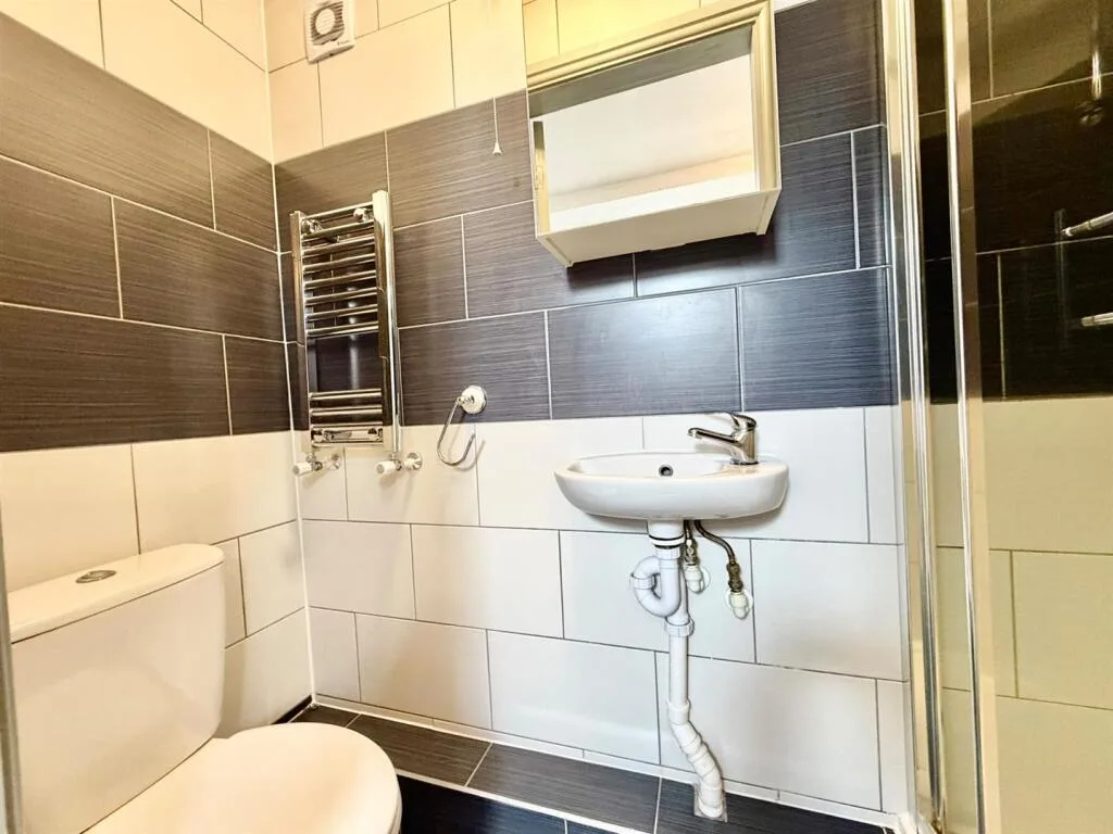 6 bedroom terraced house for rent