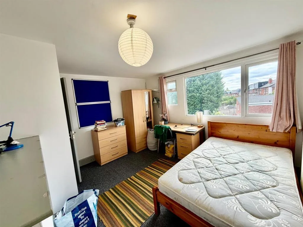 6 bedroom terraced house for rent