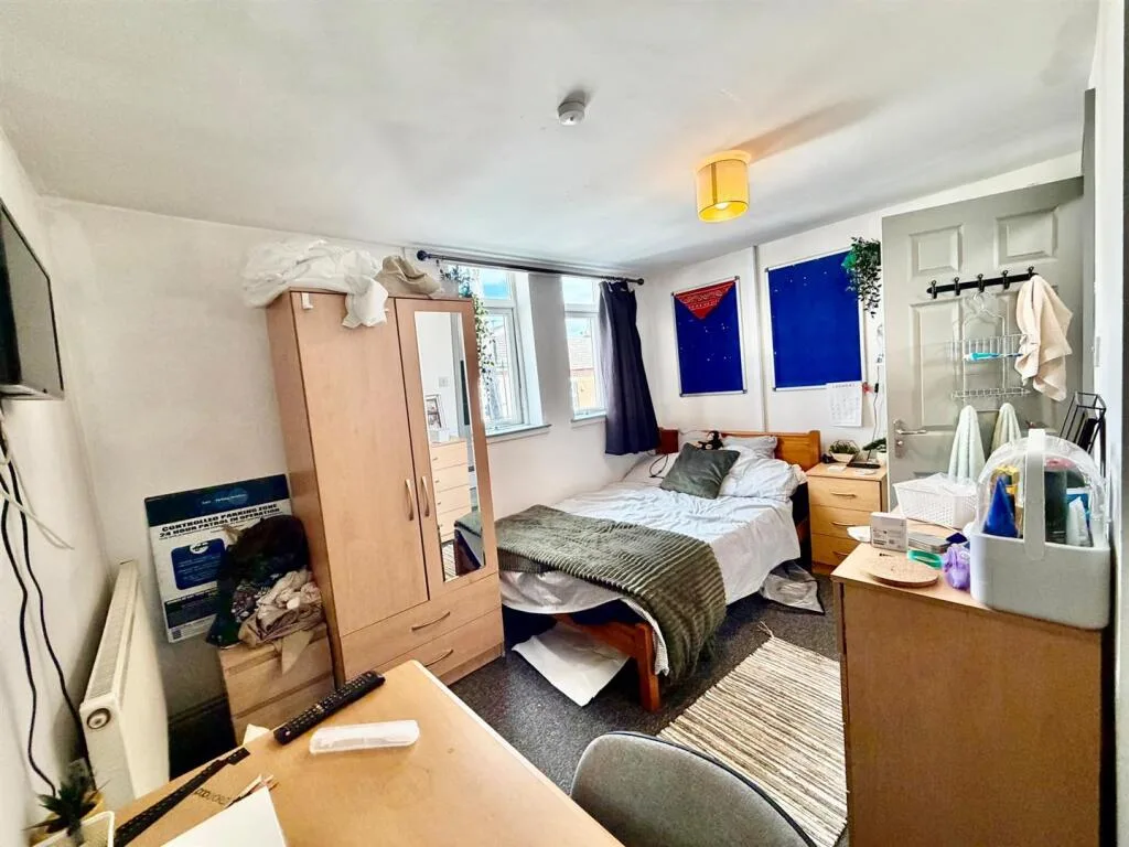 6 bedroom terraced house for rent