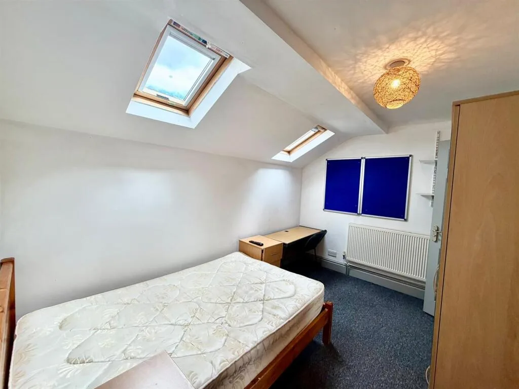6 bedroom terraced house for rent