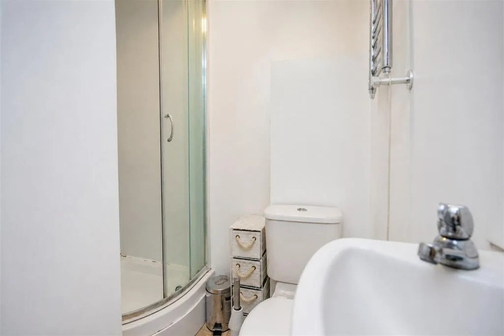 5 bedroom terraced house for rent