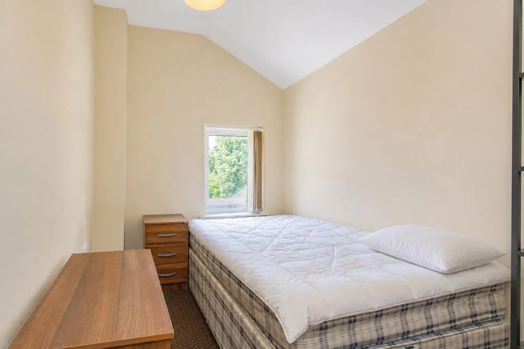 5 bedroom terraced house for rent