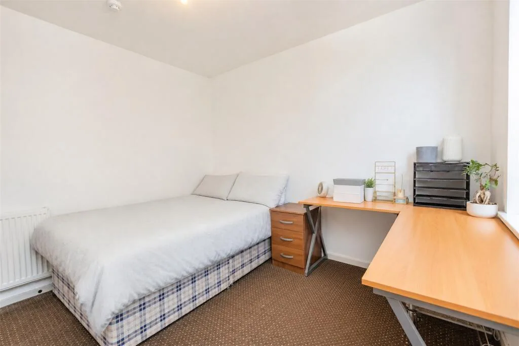 5 bedroom terraced house for rent
