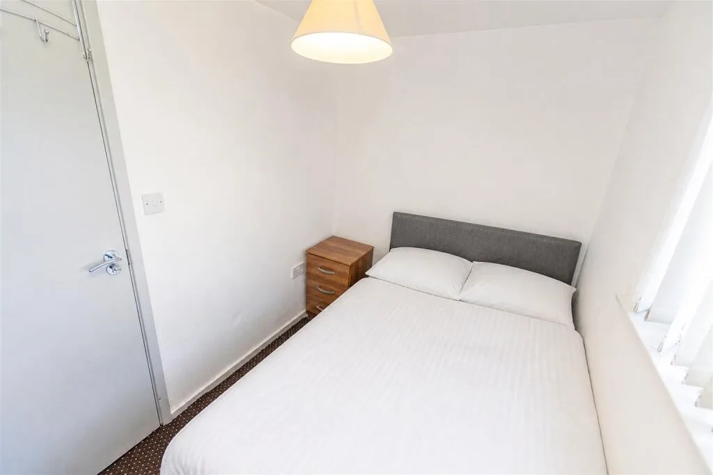 5 bedroom terraced house for rent