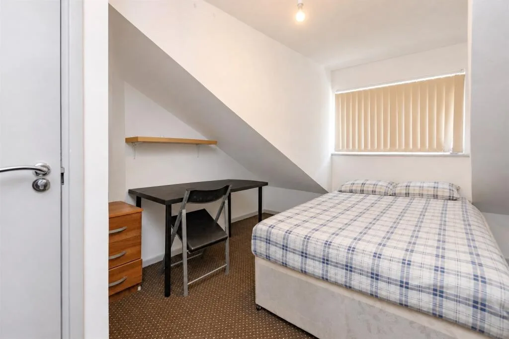 5 bedroom terraced house for rent