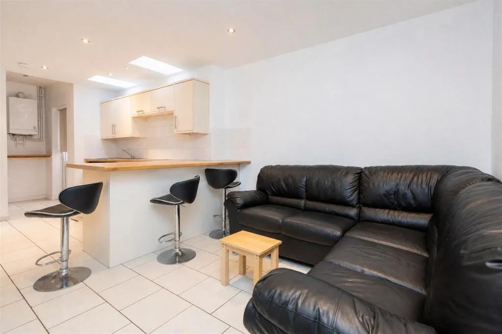 5 bedroom terraced house for rent