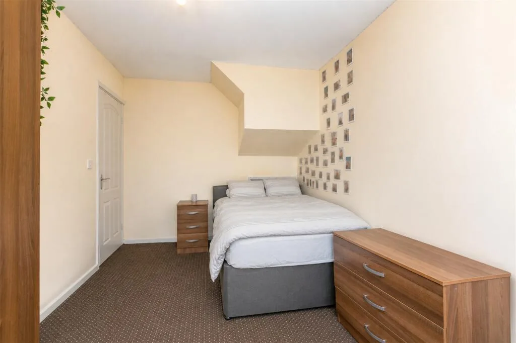 5 bedroom terraced house for rent