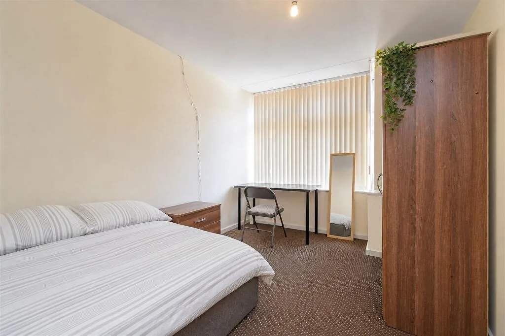5 bedroom terraced house for rent