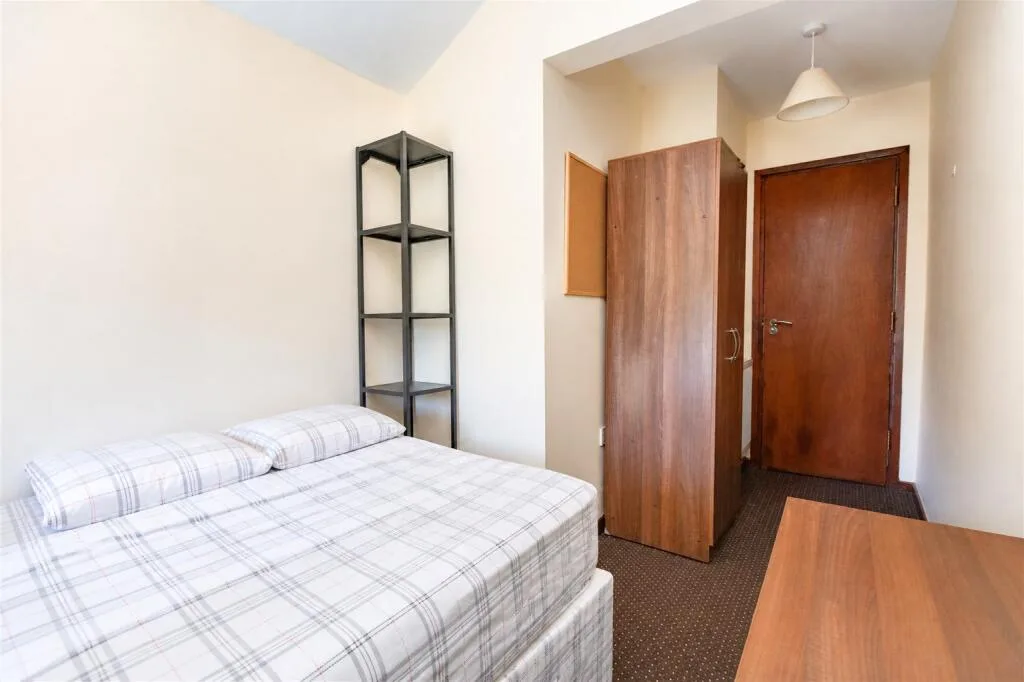 5 bedroom terraced house for rent