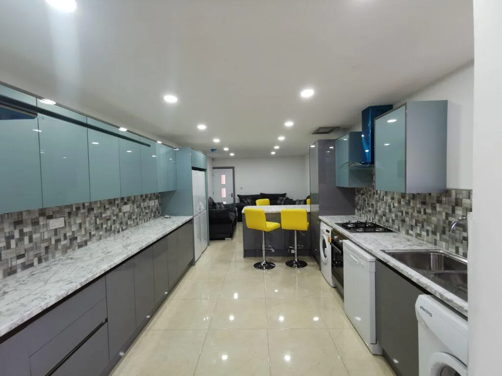 6 bedroom terraced house for rent