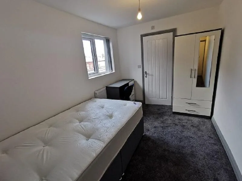 6 bedroom terraced house for rent