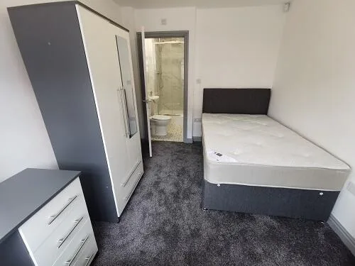 6 bedroom terraced house for rent