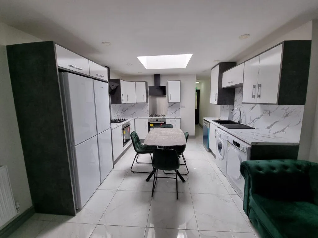 6 bedroom terraced house for rent