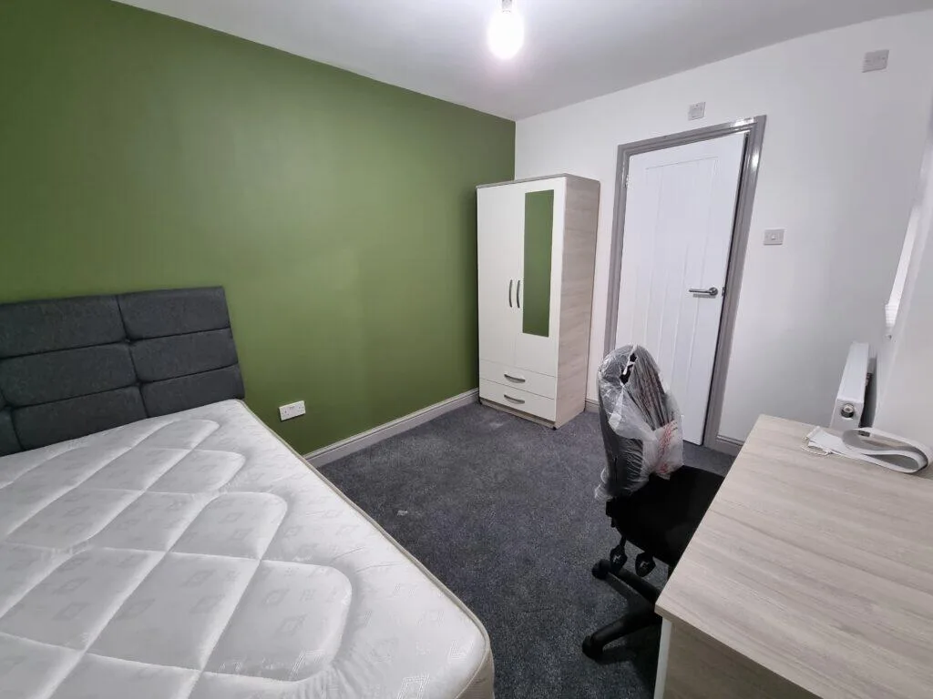 6 bedroom terraced house for rent