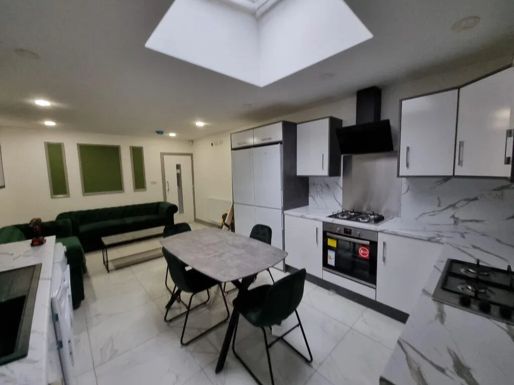 6 bedroom terraced house for rent