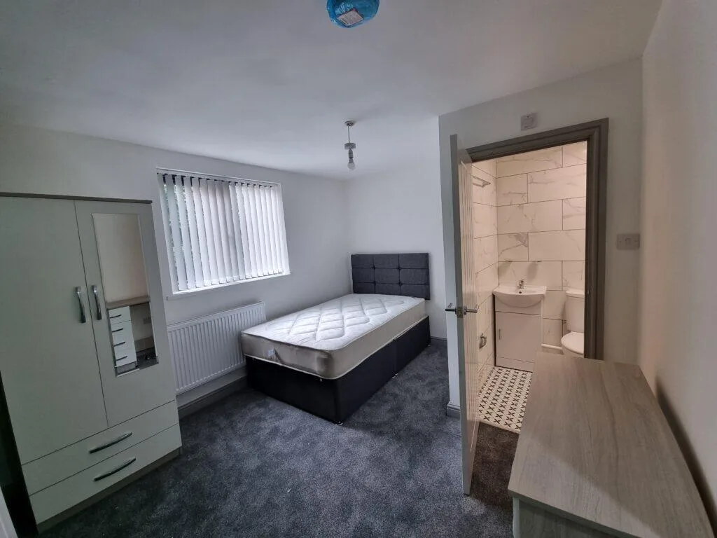 6 bedroom terraced house for rent