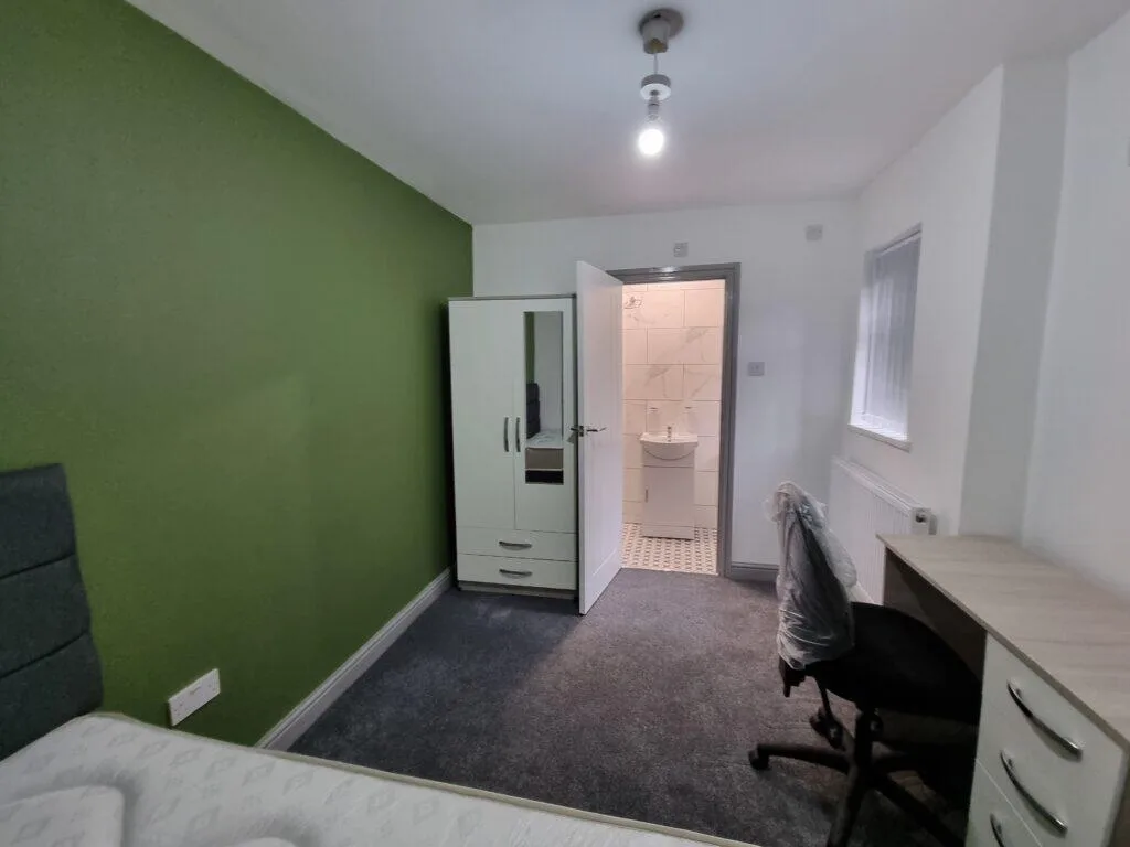 6 bedroom terraced house for rent