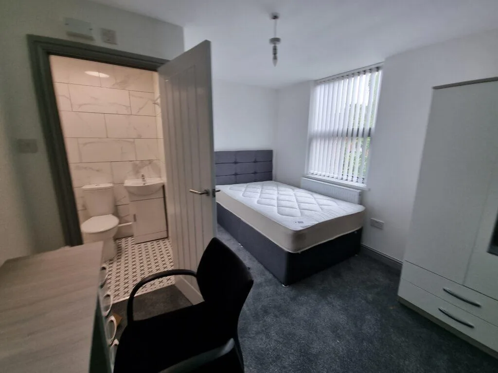 6 bedroom terraced house for rent
