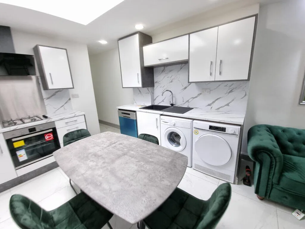 6 bedroom terraced house for rent