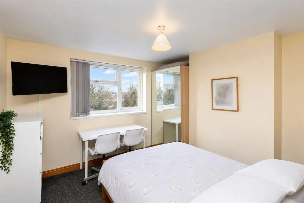 8 bedroom house for rent