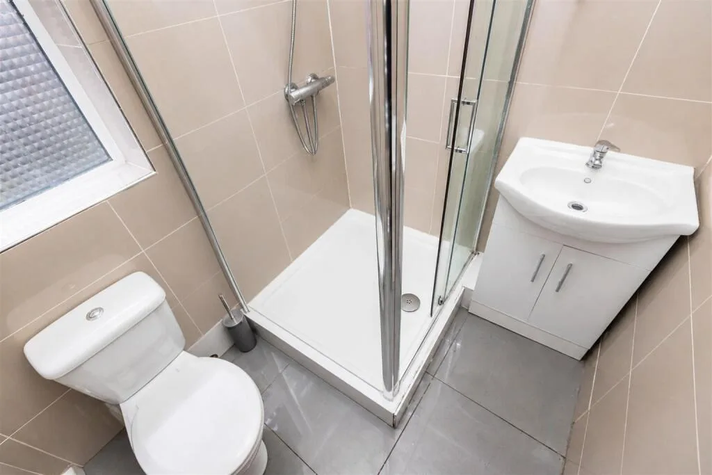 8 bedroom house for rent