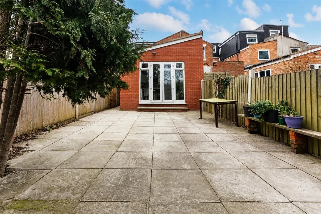 8 bedroom house for rent
