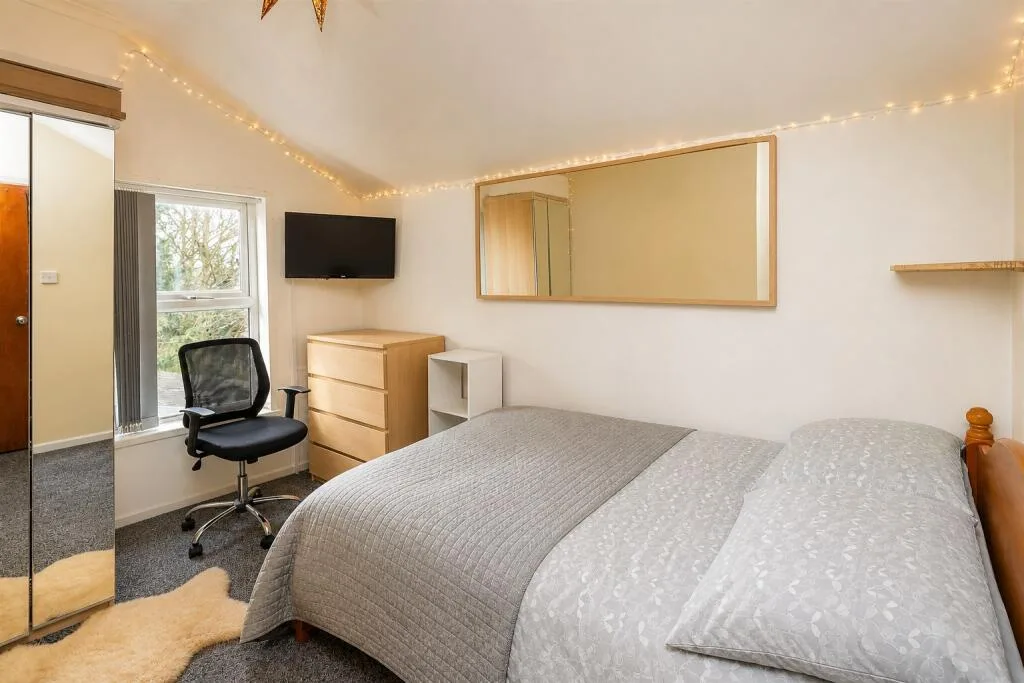 8 bedroom house for rent