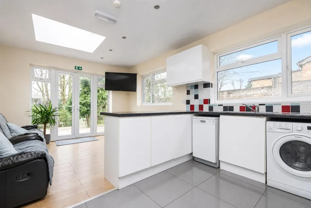 8 bedroom house for rent
