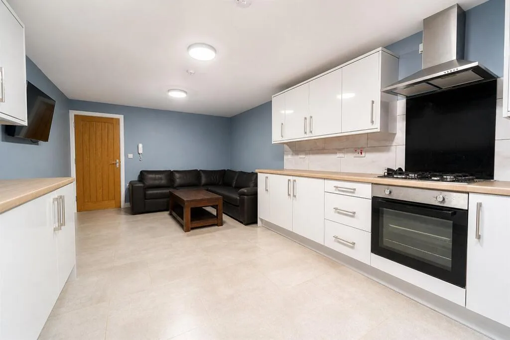 5 bedroom house for rent