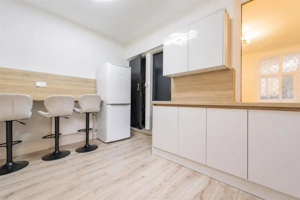 5 bedroom house for rent