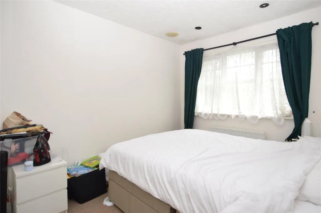3 bedroom end of terrace house for rent