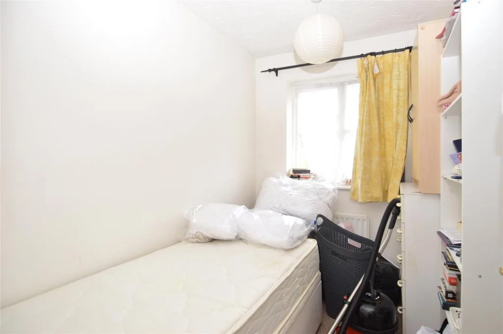 3 bedroom end of terrace house for rent