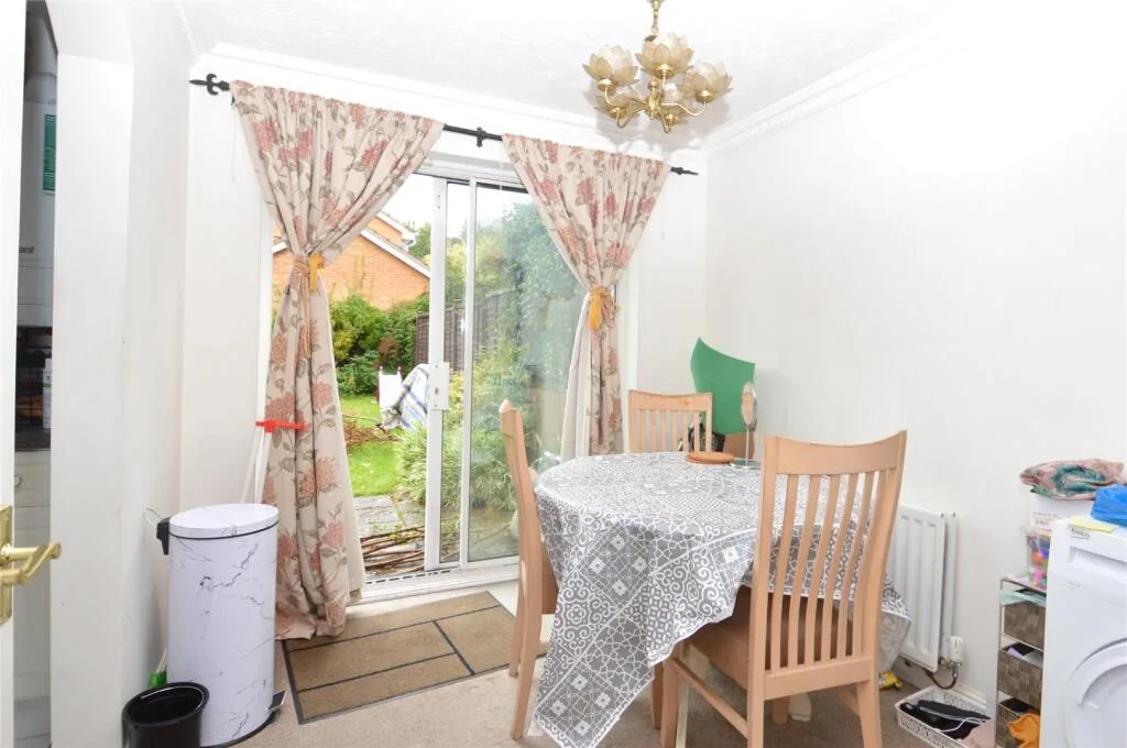 3 bedroom end of terrace house for rent